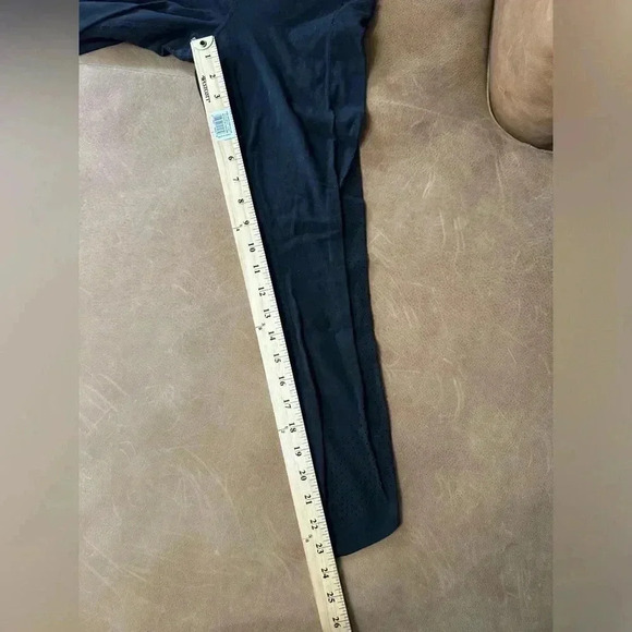 Athleta Black Leggings With Pockets Perforated Bottom Women’s Size Small - Picture 4 of 10